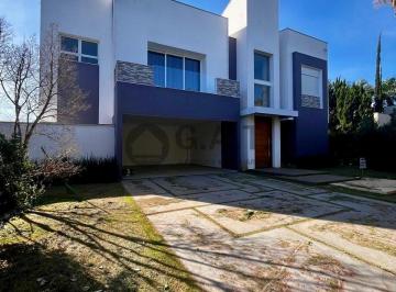 Foto 01 · Casa de luxo em condomínio para locação em Aracoiaba da Serra-SP, bairro Lago Azul. 3 quartos, 3 suí