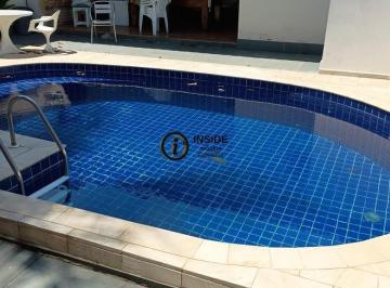 Casa · 215m² · 3 Quartos · 3 Vagas · Casa com Piscina e Jardim na Enseada Guarujá
