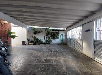 Casa · 260m² · 6 Quartos · 3 Vagas · Terreno a venda com 3 casas e piscina privativa