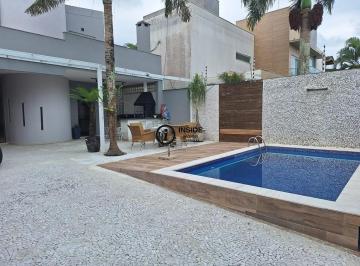 Casa · 218m² · 5 Quartos · 3 Vagas · Casa 100m do mar , piscina 5 suites.