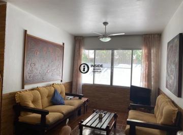 Apartamento · 55m² · 2 Quartos · 1 Vaga · Apartamento de 2 quartos a 1 quadra da praia