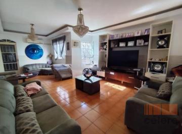 Casa · 137m² · 3 Quartos · 2 Vagas · Casa com 3 Quartos e 3 banheiros à Venda, 175 m² por R$ 830.000