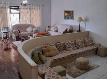 Casa · 180m² · 3 Quartos · 3 Vagas · "Casa à Venda em Vila Galo - Americana: 3 Suítes, 180m²"