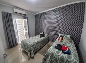 Casa · 330m² · 4 Quartos · 6 Vagas · Casa em Americana