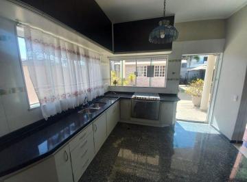 Casa · 260m² · 3 Quartos · 4 Vagas · Casa em Americana