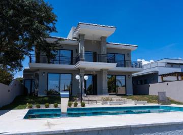 Casa · 261m² · 6 Quartos · 4 Vagas · Casa à Venda em Paranapanema, 6 Suítes, 261m², R$2.200.000