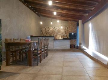 Casa · 330m² · 4 Quartos · 2 Vagas · Casa em Nova Odessa