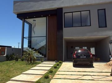 Casa · 317m² · 3 Quartos · Casa à venda em Paranapanema: 3 dormitórios, 317m², R$1,8 mi