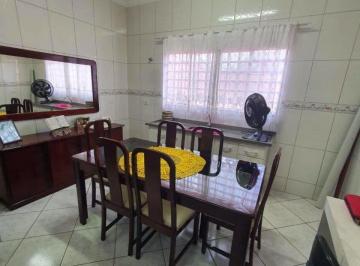 Casa · 216m² · 4 Quartos · 5 Vagas · Casa em Americana