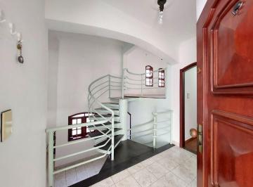 Casa · 220m² · 4 Quartos · 6 Vagas · Casa em Americana