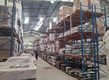 Comercial · 1700m² · 7 Quartos · Galpão para alugar no bairro Campestre em Santo André