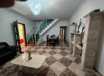 Casa · 300m² · 3 Quartos · 8 Vagas · Sobrado semimobiliado com churrasqueira e quintal em Santo André - Vila Helena