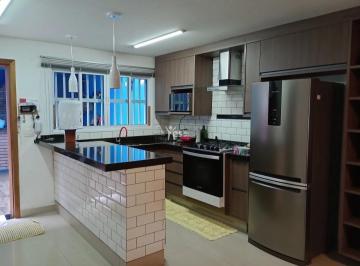 Casa · 200m² · 3 Quartos · 3 Vagas · Sobrado com churrasqueira e closet a venda na Vila Bela Vista