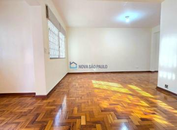 Casa · 330m² · 3 Quartos · 2 Vagas · Casa com 3 dormitórios, 01 suite e 2 vagas ao lado do Metrô Saúde.