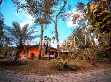 Casa · 403m² · 5 Quartos · 20 Vagas · Linda casa junto a natureza e com vista para a montanha