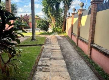 Casa · 580m² · 3 Quartos · 6 Vagas · Casa Ampla com 3 Dorms, 2 Suítes, Piscina e 6 Vagas em Atibaia