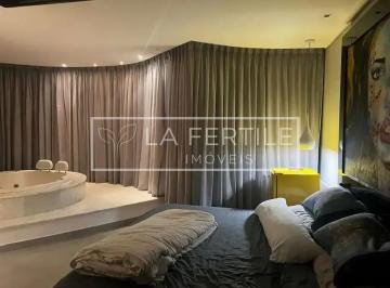 Apartamento · 200m² · 3 Quartos · 3 Vagas · Cobertura com 3 Dormitórios, 1 Suíte, 2 Semi suite, 200 m², aluguel de R$ 15.000 - Centro, Balneário