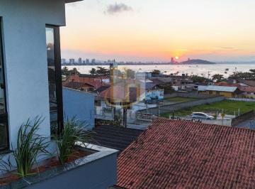 Apartamento · 70m² · 3 Quartos · 1 Vaga · Aluga-se apartamento de 3 quartos sendo 1 suite, ha 160 metros da praia no bairro armacao em Penha.