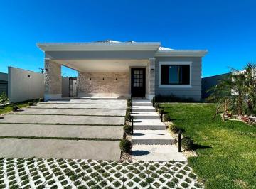 42c5c4d90d31a2a8fac174b4916556de9a2d6d31 · Linda casa no Viverde 1 em Rio das Ostras á venda, 3 quartos!
