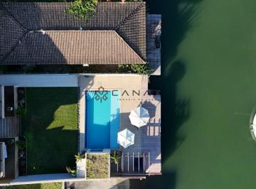 Casa · 600m² · 6 Quartos · 4 Vagas · Casa de Luxo com Pé-Direito Duplo, Piscina e Deck para Embarcação,