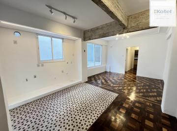 Apartamento · 79m² · 2 Quartos · Apartamento reformado de 2 quartos no bairro Moinhos de Vento em POA