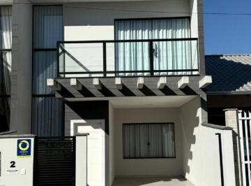 Casa · 149m² · 2 Quartos · 1 Vaga · Sobrado Mobiliado com 1 suíte + 2 dormitórios á 150 metros do mar em Armação - P