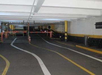 Apartamento · 32m² · 1 Vaga · Box para Locação/Aluguel - 0m², 0 dormitórios, 1 vaga - Centro