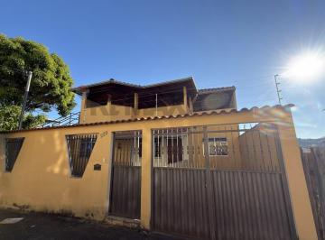 Casa · 250m² · 3 Quartos · 3 Vagas · Casa com 3 Quartos, Amplo Terraço e Quintal no Encosta do Sol