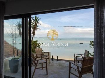 Casa · 175m² · 2 Quartos · 1 Vaga · Frente mar à venda em Bombinhas-SC.