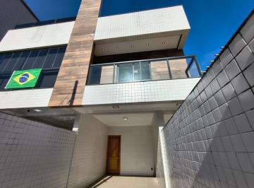 Casa · 220m² · 3 Quartos · 2 Vagas · Casa sobreposta alta à venda no Embaré, amplitude e lazer privativo.