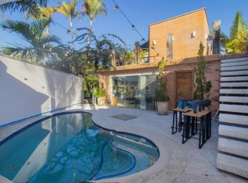 Casa · 283m² · 4 Quartos · 4 Vagas · Casa reformada atrás do clube Paineiras, em rua fechada com segurança 24 Hrs
