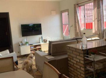 Casa · 220m² · 5 Quartos · 2 Vagas · Casa com 5 quartos, Jardim Araruama - Cotia