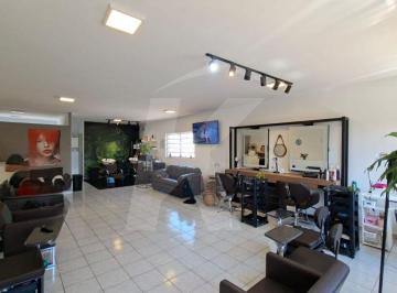 Comercial · 82m² · 1 Vaga · Salão comercial com banheiro e 1 vaga de garagem.