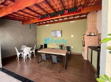 Casa · 240m² · 3 Quartos · 4 Vagas · Sobrado de Alto Padrão com 3 Suítes, Área Gourmet e Excelente Localização