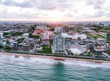 Apartamento · 258m² · 3 Quartos · 4 Vagas · Apartamento Beira-Mar com 3 Suítes e Varanda à venda no Riviera Del Mare