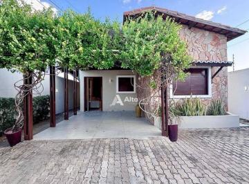 ca0ac6585cf9eaabc12b91988f6277dc3cd88b98 · Casa contemporânea e moderna para você e sua família morar no melhor. Casa com três suítes e um espa