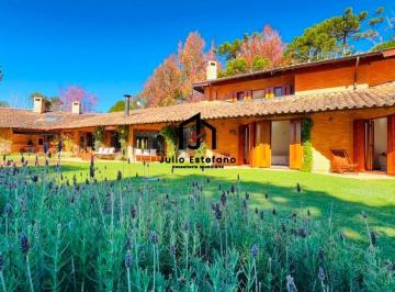 Casa · 11584m² · 8 Quartos · Casa à venda - em Campos do Jordão
