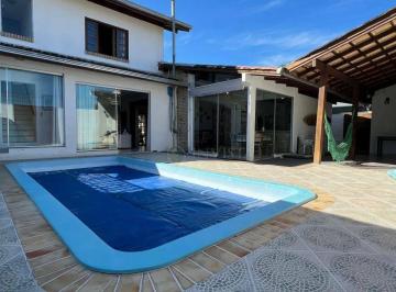 3b0320d03c947728cd0a957d4ee1b92cd90758b0 · Casa com Piscina e 4 quartos na Praia do Campeche, em Florianópolis.