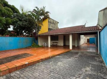 Casa de 2 quartos, Itanhaém · Linda Casa Lote inteiro perto da praia com 02 quartos em Itanhaém