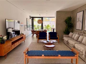 Casa · 350m² · 5 Quartos · 3 Vagas · Linda casa disponível para locação em condomínio a apenas 50 metros da praia em Juquehy