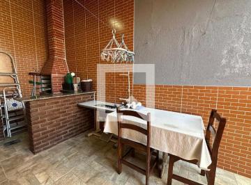 Esta encantadora casa oferece um ambiente acolhedor e funcional, ideal para quem · Casa à Venda - Alphaville, 2 Quartos, 144 m2