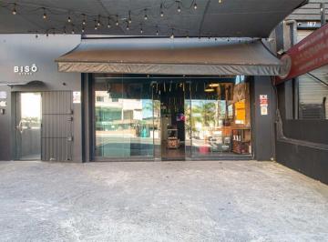 Comercial · 130m² · 2 Vagas · Loja na Avenida Águas de São Pedro, 159 - Frente • 130 m²