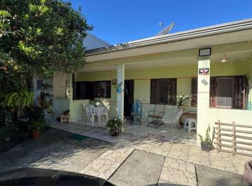 Casa · 66m² · 2 Quartos · 4 Vagas · Casa com 02 suítes e terreno de 360m² por apenas R$480.000,00 em Itapoá SC!