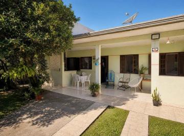 Casa · 66m² · 2 Quartos · 4 Vagas · Casa com 02 suítes e terreno de 360m² por apenas R$480.000,00 em Itapoá SC!