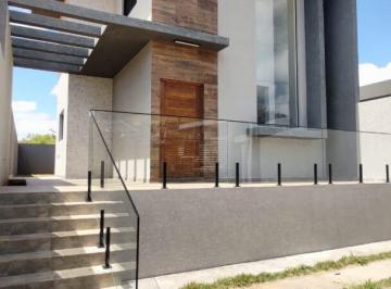 Casa · 110m² · 3 Quartos · 2 Vagas · Casa no Residencial Portal Santa Helena