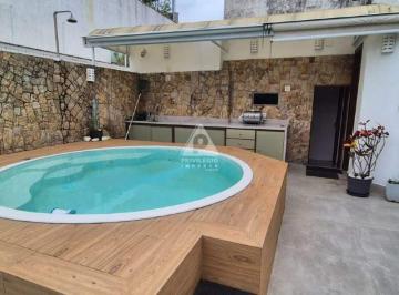 Apartamento · 330m² · 4 Quartos · 2 Vagas · Cobertura Linear à Venda na Barra da Tijuca, RJ – 3 Dormitórios (2 suítes) com varanda gourmet