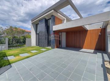Casa · 165m² · 4 Quartos · 2 Vagas · Casa a venda de Alto Padrão no centro de Xangri-LÁ