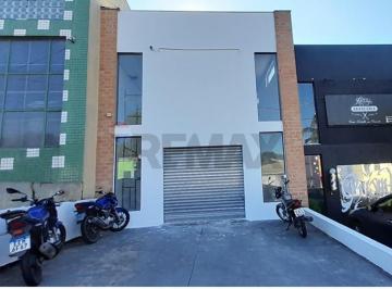 Comercial · 220m² · 4 Vagas · Galpão Comercial Reformado em Itatiba - 220m2