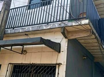 Casa · 60m² · 3 Quartos · 1 Vaga · Casa de 3 Andares com 3 Suítes e 2 Kitnets à Venda Próxima à Augusto Montenegro