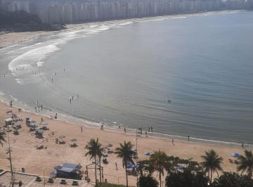 Apartamento de 2 quartos, Guarujá · Lindo apartamento com todas as janelas de frente para o mar e uma bela churrasqueira na varanda.